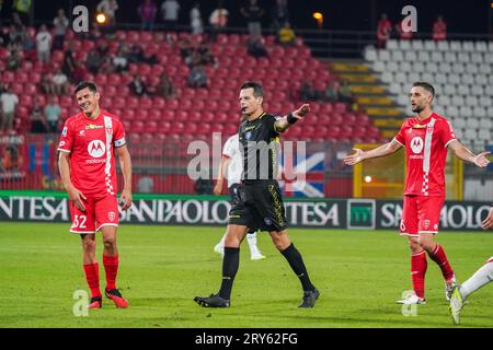 Monza, Italia. 28 settembre 2023. Ivano Pezzuto, arbitro, durante AC Monza contro FC Bologna, serie A, allo Stadio U-Power. Crediti: Alessio Morgese/Alessio Morgese/Emage/Alamy live news Foto Stock