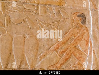 Egitto, Saqqara, tomba di Mehu, porta tra le prime due stanze, preparando barattoli per fare la birra. Foto Stock