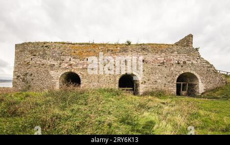 Forni di calce vicino al castello di Lindisfarne, Holy Island Nothumberland Foto Stock