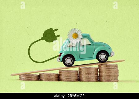 Auto giocattolo con fiore a margherita e spina elettrica per sollevare pile di monete - concetto di auto elettrica e aumento dei prezzi Foto Stock