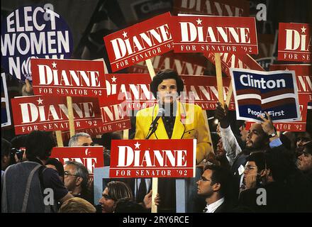 New York, NY., USA, 13 luglio 1992Dianne Feinstein il Sindaco di San Francisco si rivolge alla Convention Nazionale Democratica. Sarebbe stata eletta al Senato nel novembre del 1992 Credit: Mark Reinstein/MediaPunch Foto Stock