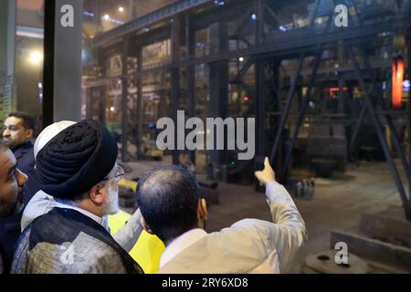 Isfahan, Iran. 29 settembre 2023. Il presidente iraniano EBRAHIM RAISI visita la Mobarakeh Steel Company (Foolad Mobarakeh). La prima unità della centrale a ciclo combinato da 914 megawatt di Isfahan Mobarakeh Steel con una capacità di 307 megawatt è stata ufficialmente messa in funzione con la presenza del presidente. (Immagine di credito: © Presidenza iraniana via ZUMA Press Wire) SOLO USO EDITORIALE! Non per USO commerciale! Foto Stock