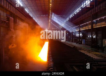 Mobarakeh, Isfahan, Iran. 29 settembre 2023. Una veduta della Mobarakeh Steel Company (Foolad Mobarakeh), una compagnia siderurgica iraniana privata a 65 km a sud-ovest di Esfahan, vicino alla città di Mobarakeh, provincia di Isfahan, Iran. È il più grande produttore di acciaio nella regione MENA (Medio Oriente e Africa settentrionale) e uno dei più grandi complessi industriali operanti in Iran. Fu commissionato dopo la rivoluzione iraniana nel 1979 e iniziò le operazioni nel 1993. Ha subito un importante rinnovamento nel corso del 2000 ed è previsto un secondo e un terzo rinnovamento nel 2009""2010, portando la produzione totale di acciaio a 7, Foto Stock