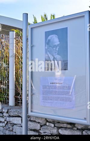 Bonifacio, Francia. 28 settembre 2023. Cerimonia di tributo e inaugurazione di una targa inaugurale al combattente della resistenza comunista Albert Ferracci, presso il Collegio di Bonifacio, Corsica, Francia il 28 settembre 2023, nell'ambito di una visita di tre giorni in Corsica. Foto di Stef Bravin/Pool/ABACAPRESS.COM credito: Abaca Press/Alamy Live News Foto Stock