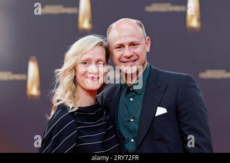 Schauspielerin Anna Schudt und ihr Ehemann und Schauspieler Moritz Führmann bei der Gala des Deutschen Fernsehpreis 2023 im Coloneum. Köln, 28.09.2023 NRW Deutschland *** l'attrice Anna Schudt e suo marito e attore Moritz Führmann al German Television Award 2023 gala al Coloneum Colonia, 28 09 2023 NRW Germania Copyright: XChristophxHardtx Foto Stock