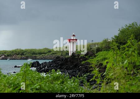 faro sull'isola di san cristobal, galapagos, ecuador Foto Stock