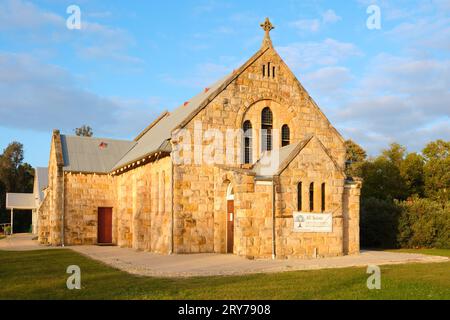 La Chiesa anglicana di Ognissanti nella città di Donnybrook, nella regione sud-occidentale dell'Australia Occidentale. Costruito in pietra di Donnybrook. Foto Stock