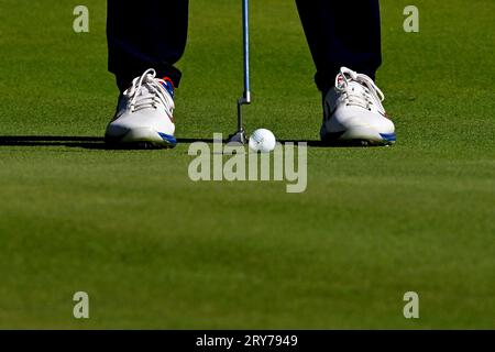 Roma, Italia. 29 settembre 2023. Scottie Scheffler degli Stati Uniti gioca sull'ottava buca durante le partite di quattordici della Ryder Cup 2023 al Marco Simone Golf and Country Club di Roma (Italia), 29 settembre 2023. Crediti: Insidefoto di andrea staccioli/Alamy Live News Foto Stock