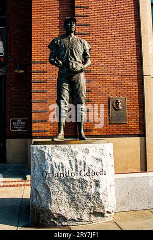 Statua della Hall of Fame del baseball Orlando Cepeda all'Oracle Park di San Francisco, CA. Foto Stock