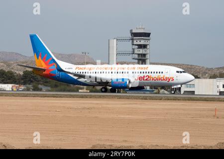 Avión de Línea Boeing 737 de la aerolínea Jet2holidays en el aeropuerto de Alicante Foto Stock