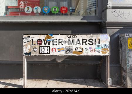 Lower Marsh è una strada nel quartiere Waterloo di Londra, Inghilterra. E' adiacente alla stazione ferroviaria di Waterloo nel London Borough di Lambeth Foto Stock