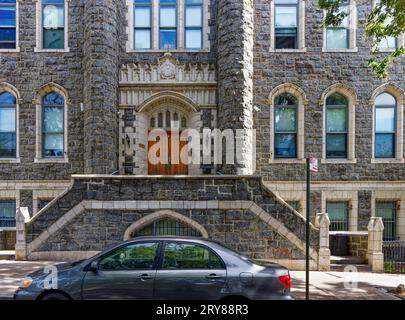 Fortune Academy, al 630 di Riverside Drive, è una casa a metà strada simile a un castello gotico per ex prigionieri; è convertita da un collegio femminile. Foto Stock