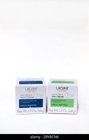 Crema viso Lacura Anti-Wrinkle Night and Day con Bioflavonoidi e coenzima Q10. Foto Stock