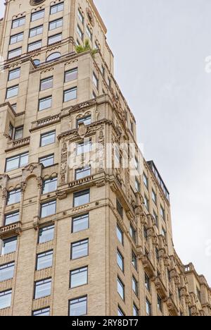 Ritz-Carlton Residences, al 50 di Central Park South a Midtown Manhattan, sono conversioni condominiali dell'ex St. Hotel Moritz. Foto Stock