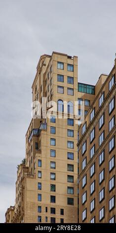 Ritz-Carlton Residences, al 50 di Central Park South a Midtown Manhattan, sono conversioni condominiali dell'ex St. Hotel Moritz. Foto Stock