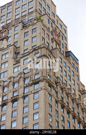 Ritz-Carlton Residences, al 50 di Central Park South a Midtown Manhattan, sono conversioni condominiali dell'ex St. Hotel Moritz. Foto Stock