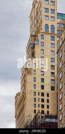 Ritz-Carlton Residences, al 50 di Central Park South a Midtown Manhattan, sono conversioni condominiali dell'ex St. Hotel Moritz. Foto Stock