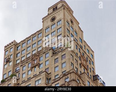 Ritz-Carlton Residences, al 50 di Central Park South a Midtown Manhattan, sono conversioni condominiali dell'ex St. Hotel Moritz. Foto Stock