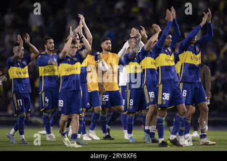 Buenos Aires, Argentina. 11 marzo 2023. BUENOS AIRES, ARGENTINA - SETTEMBRE 28: I giocatori del Boca Juniors applaudono alla fine ai tifosi dopo la partita tra Boca Juniors e Palmeiras nell'ambito delle semifinali del CONMEBOL Libertadores allo Stadio Alberto J. Armando (la Bombonera) il 28 settembre 2023 a Buenos Aires, Argentina. (Foto di Marco Galvao/Pximages) crediti: PX Images/Alamy Live News Foto Stock