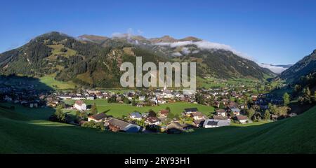 Vista del villaggio di Rauris nella Valle di Rauris, Parco Nazionale degli alti Tauri, Pinzgau, Salisburghese, Austria Foto Stock