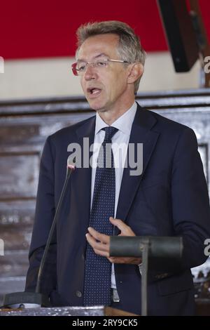 Napoli, Italia. 29 settembre 2023. Il Sindaco di Napoli Gaetano Manfredi guarda in viaggio con la banca d'italia Travel event per promuovere la cultura finanziaria tappe a Napoli il 29 settembre 2023 presso il maschio angioino Credit: Live Media Publishing Group/Alamy Live News Foto Stock