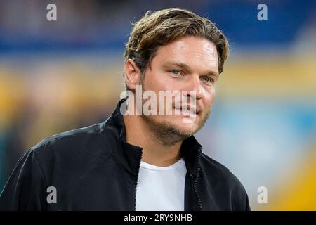 Sinsheim, Deutschland. 29 settembre 2023. Edin Terzic (Trainer, Cheftrainer, BVB), Einzelbild, Einzelfoto, Aktion, Action, 29.09.2023, Sinsheim (Deutschland), Fussball, Bundesliga, TSG 1899 Hoffenheim-Borussia Dortmund, 29.09.2023, Sinsheim (Deutschland), Fussball, Bundesliga, TSG 1899 HOFFENHEIM - BORUSSIA DORTMUND, LE NORMATIVE DFB/DFL VIETANO L'USO DI FOTOGRAFIE COME SEQUENZE DI IMMAGINI E/O QUASI-VIDEO. Credito: dpa/Alamy Live News Foto Stock