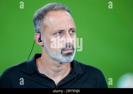 Sinsheim, Deutschland. 29 settembre 2023. Pellegrino Matarazzo (Rino, Trainer, Cheftrainer, Hoffenheim), Einzelbild, Einzelfoto, Aktion, Action, 29.09.2023, Sinsheim (Deutschland), Fussball, Bundesliga, TSG 1899 Hoffenheim-Borussia Dortmund, 29.09.2023, Sinsheim (Deutschland), Fussball, Bundesliga, TSG 1899 HOFFENHEIM - BORUSSIA DORTMUND, LE NORMATIVE DFB/DFL VIETANO L'USO DI FOTOGRAFIE COME SEQUENZE DI IMMAGINI E/O QUASI-VIDEO. Credito: dpa/Alamy Live News Foto Stock