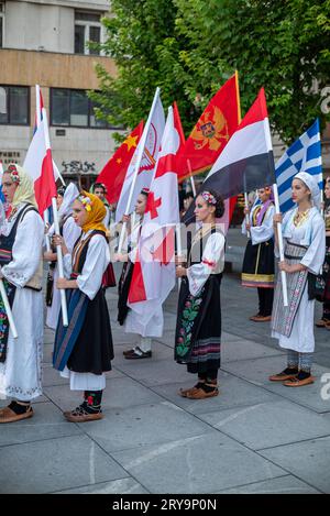 Cerimonia di apertura del festival internazionale del folclore nella piazza della Repubblica di Belgrado in Serbia l'11 agosto 2023 Foto Stock