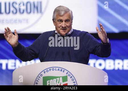 Pestum, Italia. 29 settembre 2023. Antonio Tajani Ministro degli affari Esteri e della cooperazione Internazionale della Repubblica Italiana gesticolano durante il congresso di forza Italia a Pestum il 29 settembre 2023. Credito: Agenzia fotografica indipendente/Alamy Live News Foto Stock