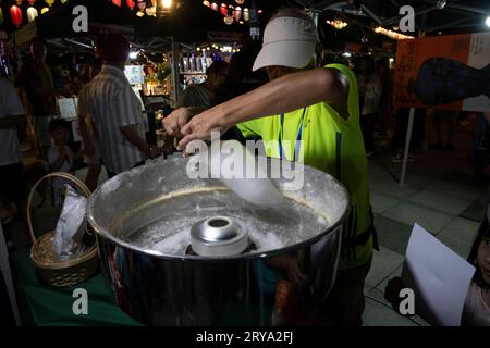 Il lungomare centrale e occidentale, aperto di recente, lo stallo Candyfloss, Hong Kong, Cina. Foto Stock