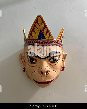 Fare maschera a un satra in Majuli Assam , il processo di fare maschera , fare cultura Foto Stock