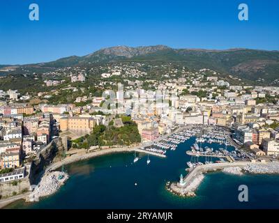 Vista aerea di Bastia, della sua Citadele e del suo porto sull'isola di Corse, Francia Foto Stock