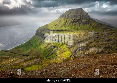 Punto panoramico della montagna Sornfelli sull'isola di Eysturoy nelle Isole Faroe Foto Stock