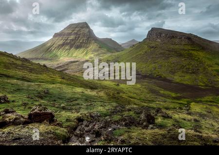 Punto panoramico della montagna Sornfelli sull'isola di Eysturoy nelle Isole Faroe Foto Stock