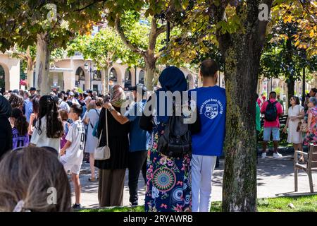 Logroño, la Rioja, Spagna - 9 luglio 2023. Protesta per reprimere il crimine sessista di Logroño. Un uomo di origine siriana, pugnala a morte sua moglie e a tre Foto Stock