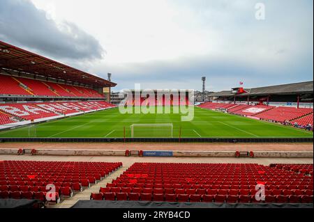 Una visione generale del terreno durante la partita di Sky Bet League 1 Barnsley contro Blackpool a Oakwell, Barnsley, Regno Unito. 30 settembre 2023. (Foto di Craig Cresswell/News Images) in, il 30/9/2023. (Foto di Craig Cresswell/News Images/Sipa USA) credito: SIPA USA/Alamy Live News Foto Stock