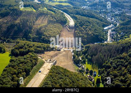 Luftbild, Abgerissene und gesprengte Talbrücke Rahmede der Autobahn A45, Baustelle für Neubau, Gevelndorf, Lüdenscheid, Sauerland, Nordrhein-Westfalen, Deutschland ACHTUNGxMINDESTHONORARx60xEURO *** Vista aerea, demolita e fatta saltare in aria il viadotto Rahmede della superstrada A45, cantiere di nuova costruzione, Gevelndorf, Lüdenscheid, Sauerland, Renania settentrionale-Vestfalia, Germania ATTENTIONxMINDESTHONORARx60xEURO Foto Stock