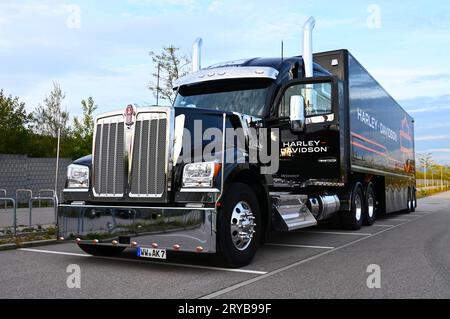 kenworth-truck-w990-prodotto-negli-stati-uniti-mit-harley-davidson