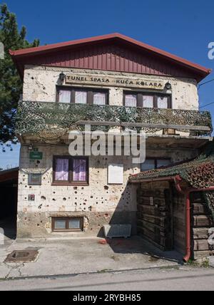 Sarajevo, Bosnia ed Erzegovina - 26 settembre 2023: Segni di guerra bosniaca. Il tunnel della speranza ha fornito un'ancora di salvezza per la sopravvivenza dei cittadini bosniaci Foto Stock