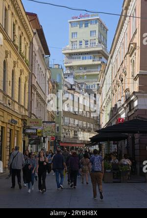 Sarajevo, Bosnia ed Erzegovina - 27 settembre 2023: Il 27 maggio 1993, questo mercato fu colpito da una granata di mortaio e 26 persone furono uccise. Foto Stock