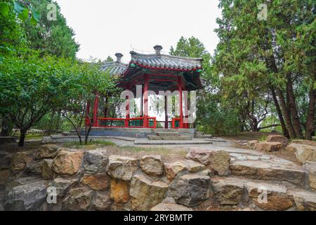 Pechino, Cina - 3 luglio 2023: Paesaggio architettonico del padiglione del Palazzo d'Estate. Foto Stock