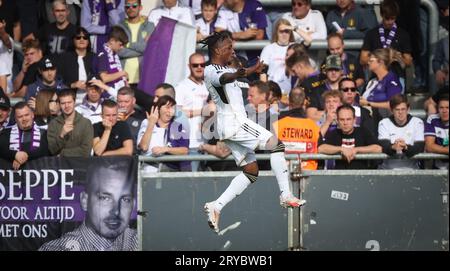 Eupen, Belgio. 30 settembre 2023. Isaac Nuhu di Eupen celebra dopo aver segnato punti durante una partita di calcio tra KAS Eupen e RSC Anderlecht, sabato 30 settembre 2023 a Eupen, il giorno 09/30 della prima divisione del campionato belga "Jupiler Pro League" del 2023-2024. BELGA PHOTO VIRGINIE LEFOUR Credit: Belga News Agency/Alamy Live News Foto Stock