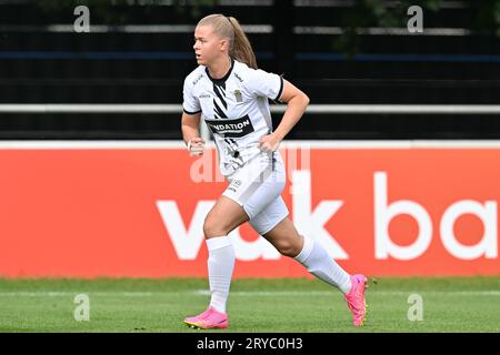 Oostakker, Belgio. 30 settembre 2023. Anna Szostak (17) di Charleroi nella foto durante una partita di calcio femminile tra AA Gent Ladies e Sporting du Pays de Charleroi nella quinta giornata della stagione 2023 - 2024 della belga lotto Womens Super League, sabato 30 settembre 2023 a Oostakker, BELGIO . Credito: Sportpix/Alamy Live News Foto Stock