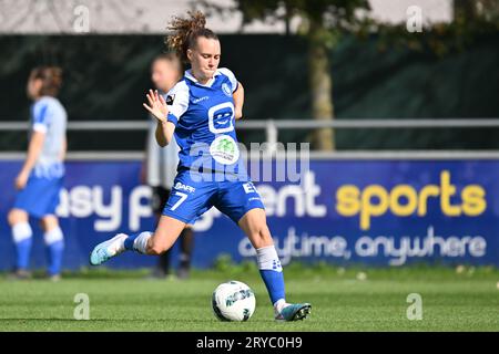 Oostakker, Belgio. 30 settembre 2023. Alixe Bosteels (7) di AA Gent nella foto durante una partita di calcio femminile tra AA Gent Ladies e Sporting du Pays de Charleroi il 5° giorno della stagione 2023 - 2024 della belga lotto Womens Super League, sabato 30 settembre 2023 a Oostakker, BELGIO . Credito: Sportpix/Alamy Live News Foto Stock