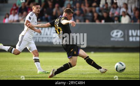 Eupen, Belgio. 30 settembre 2023. Anders Dreyer di Anderlecht combatte per il pallone durante una partita di calcio tra KAS Eupen e RSC Anderlecht, sabato 30 settembre 2023 a Eupen, il giorno 09/30 della prima divisione del campionato belga "Jupiler Pro League" del 2023-2024. BELGA PHOTO VIRGINIE LEFOUR Credit: Belga News Agency/Alamy Live News Foto Stock