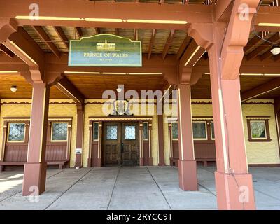 Waterton Park, AB Canada - 30 maggio 2023: The Prince of Wales Hotel at Waterton Lake National Park a Waterton Park, AB Canada. Foto Stock