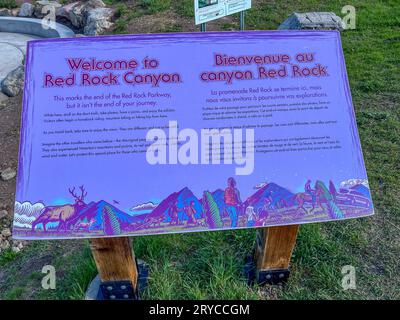 Waterton Park, AB Canada - 30 maggio 2023: Il cartello informativo per Red Rock Canyon a Waterton Park, AB Canada. Foto Stock