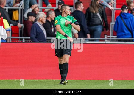 Eindhoven, Paesi Bassi. 30 settembre 2023. EINDHOVEN, PAESI BASSI - SETTEMBRE 30: L'arbitro Allard Lindhout durante il match olandese tra PSV e FC Volendam al Philips Stadion il 30 settembre 2023 a Eindhoven, Paesi Bassi. (Foto di Joris Verwijst/Orange Pictures) credito: Orange Pics BV/Alamy Live News Foto Stock