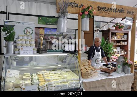 Italia, formaggio crudo piemontese Foto Stock