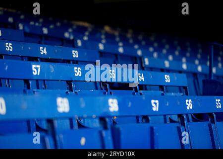 Liverpool, Regno Unito. 30 settembre 2023. Posti a sedere in legno all'interno dello stadio Goodison Park. Partita di Premier League, Everton contro Luton Town al Goodison Park di Liverpool sabato 30 settembre 2023. Questa immagine può essere utilizzata solo per scopi editoriali. Solo per uso editoriale, licenza necessaria per uso commerciale. Nessun utilizzo in scommesse, giochi o pubblicazioni di un singolo club/campionato/giocatore. foto di Chris Stading/Andrew Orchard fotografia sportiva/Alamy Live news Credit: Andrew Orchard Sports Photography/Alamy Live News Foto Stock